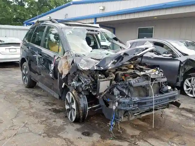 JF2SJAGC8JH581814 2018 SUBARU FORESTER 2.5I PREMIUM-0