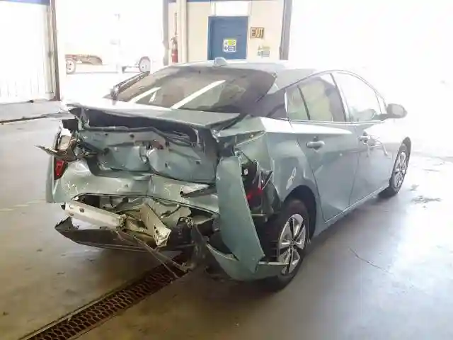 JTDKARFU0J3057349 2018 TOYOTA PRIUS-3