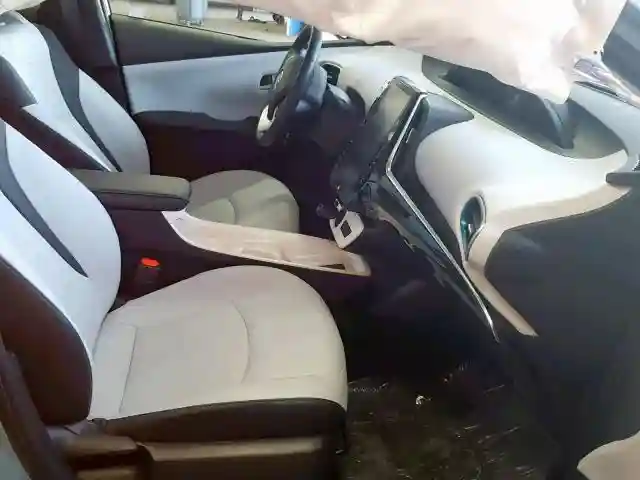 JTDKARFU0J3057349 2018 TOYOTA PRIUS-4