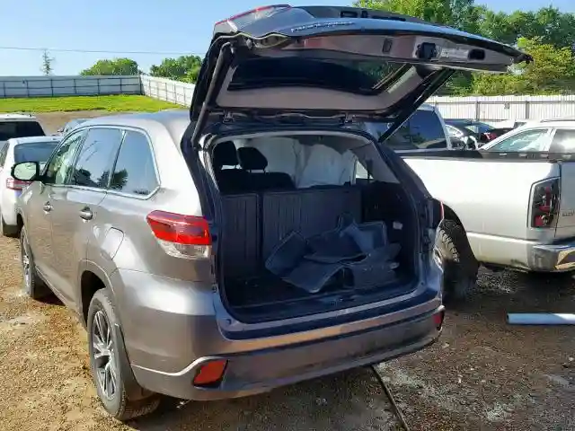 5TDBZRFH0JS890434 2018 TOYOTA HIGHLANDER LE-2