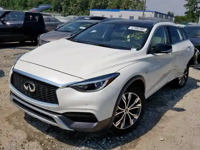 SJKCH5CR2KA011833 2019 INFINITI QX30 ESSENTIAL-1