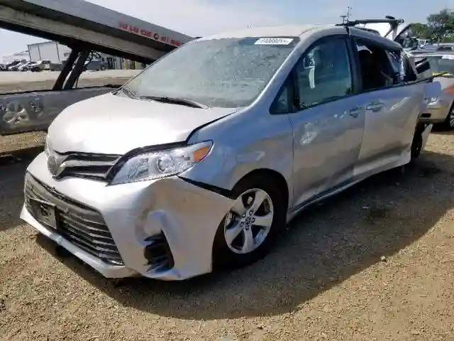 5TDKZ3DCXKS007963 2019 TOYOTA SIENNA LE-1