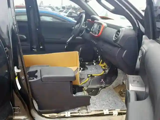 3TMCZ5AN8JM135509 2018 TOYOTA TACOMA DOUBLE CAB-4