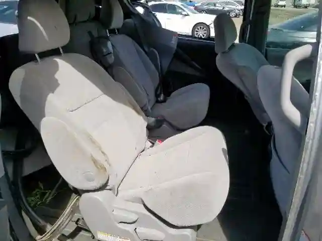 5TDKZ3DCXKS007963 2019 TOYOTA SIENNA LE-5