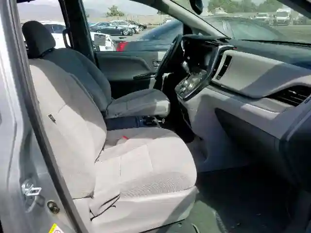 5TDKZ3DCXKS007963 2019 TOYOTA SIENNA LE-4