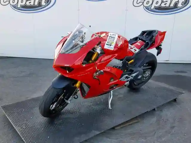 ZDMDAGNW3JB000153 2018 DUCATI PANIGALE V4-1