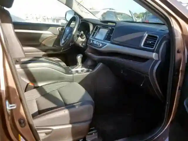 5TDZZRFH9JS281177 2018 TOYOTA HIGHLANDER LE-4