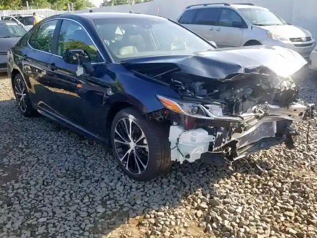 4T1B11HK1JU593889 2018 TOYOTA CAMRY L-0