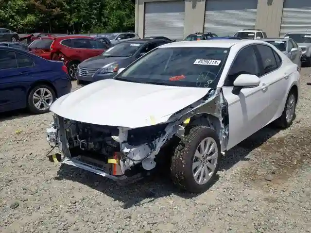 4T1B11HK8KU211889 2019 TOYOTA CAMRY L-1