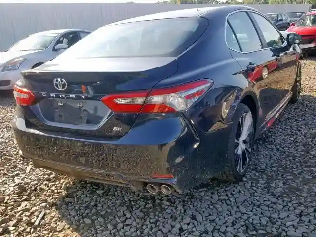 4T1B11HK1JU593889 2018 TOYOTA CAMRY L-3