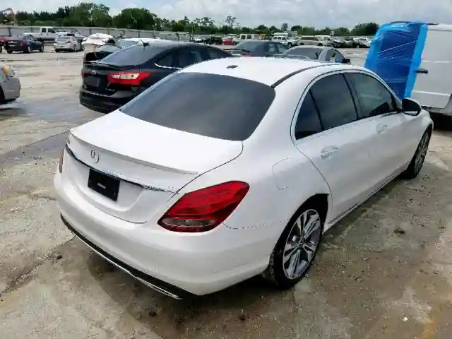 55SWF4JB0JU256673 2018 MERCEDES-BENZ C 300-3