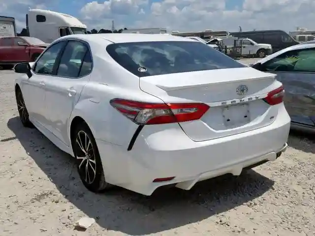 4T1B11HK9JU649321 2018 TOYOTA CAMRY L-2