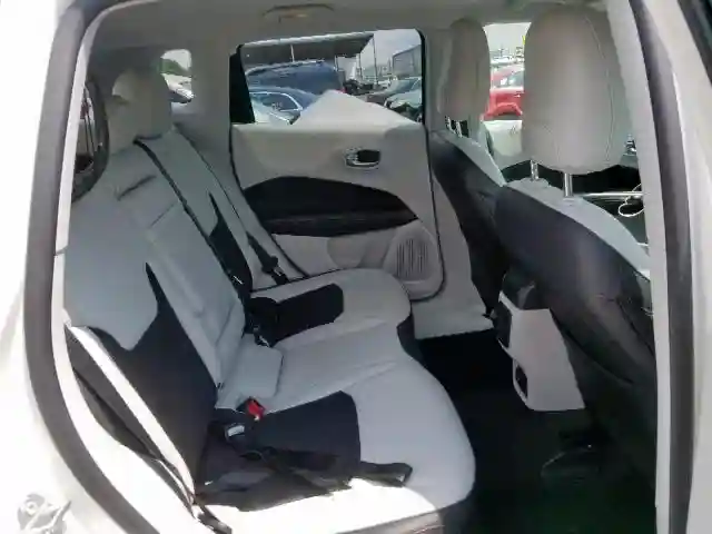 3C4NJDBB1JT281643 2018 JEEP COMPASS LATITUDE-5