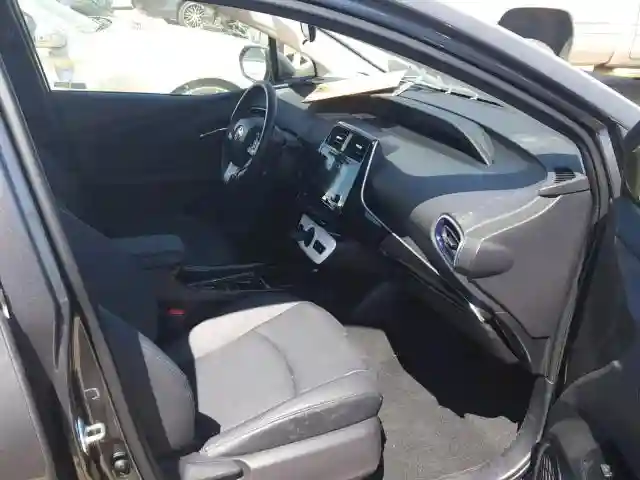 JTDKARFU4H3049796 2017 TOYOTA PRIUS-4