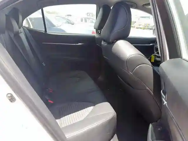 4T1B11HK9JU649321 2018 TOYOTA CAMRY L-5