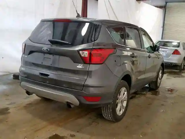 1FMCU9GD3KUA09443 2019 FORD ESCAPE SE-3