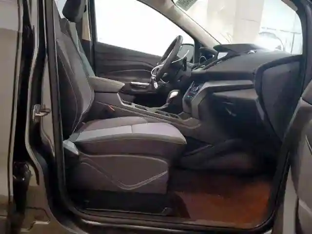 1FMCU9GD3KUA09443 2019 FORD ESCAPE SE-4