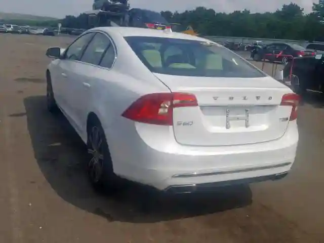 LYV402TK1JB178031 2018 VOLVO S60 PREMIER-2