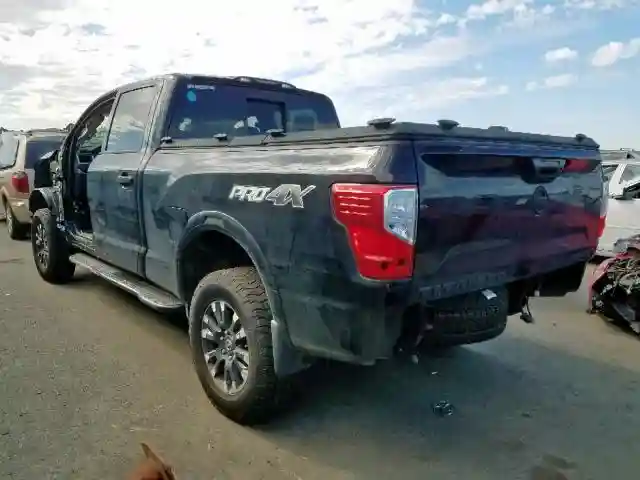 1N6AA1F47JN519050 2018 NISSAN TITAN XD SL-2