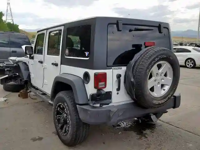 1C4HJWDG9GL108877 2016 JEEP WRANGLER UNLIMITED SPORT-2