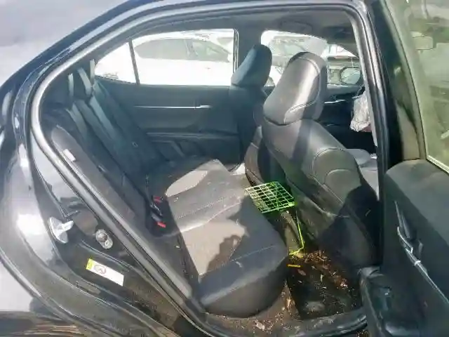 JTNB11HK8J3049864 2018 TOYOTA CAMRY L-5