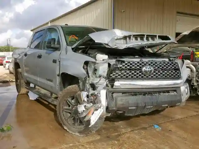 5TFDW5F19JX724369 2018 TOYOTA TUNDRA CREWMAX SR5-0