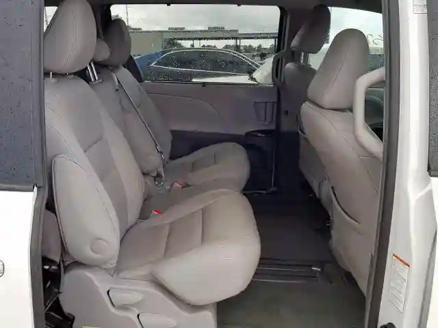 5TDYZ3DC8HS892165 2017 TOYOTA SIENNA XLE-5