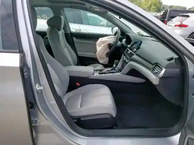 1HGCV1F41JA238340 2018 HONDA ACCORD EX-4