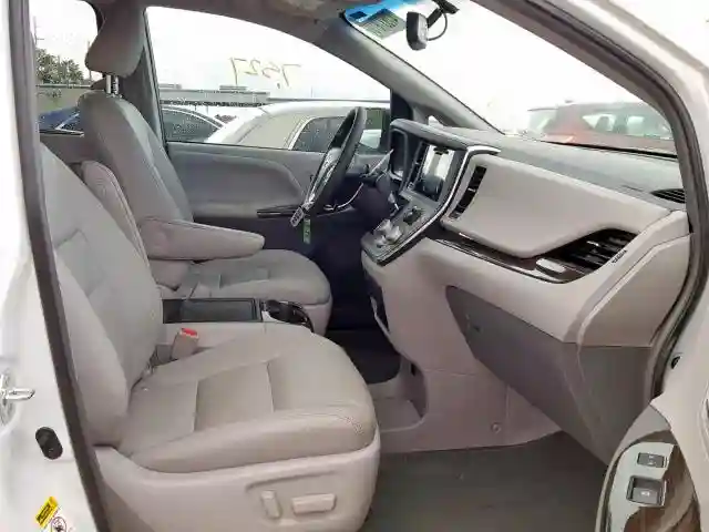 5TDYZ3DC8HS892165 2017 TOYOTA SIENNA XLE-4