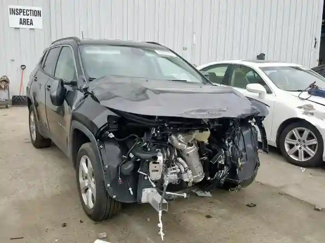 3C4NJDBB3JT479348 2018 JEEP COMPASS LATITUDE-0