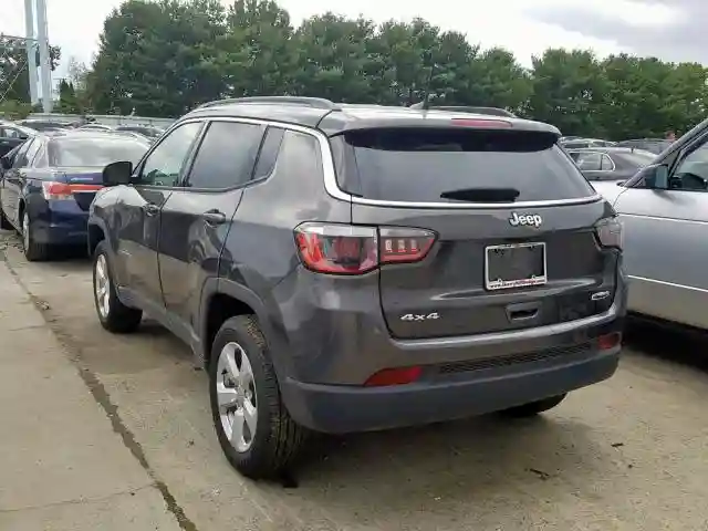 3C4NJDBB3JT479348 2018 JEEP COMPASS LATITUDE-2