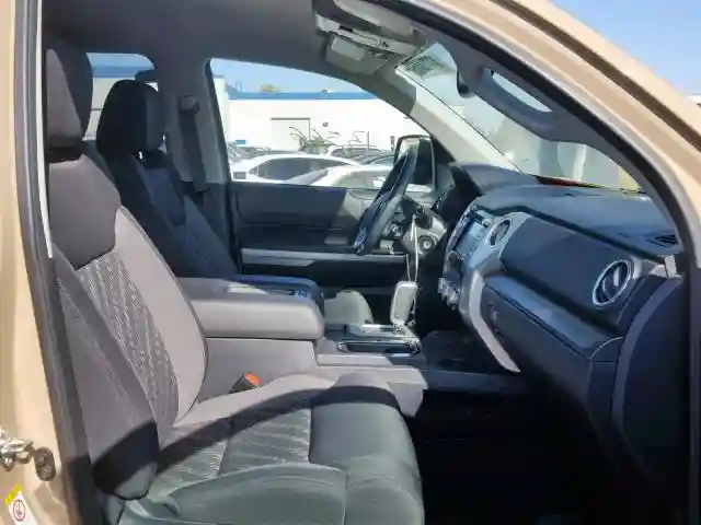 5TFRY5F19JX236040 2018 TOYOTA TUNDRA DOUBLE CAB SR/SR5-4