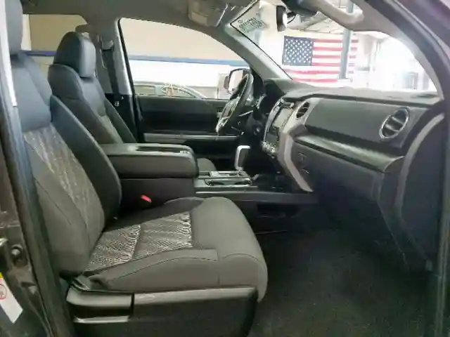 5TFUY5F15KX829261 2019 TOYOTA TUNDRA DOUBLE CAB SR/SR5-4