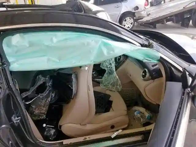 WDDWJ8DB2KF780106 2019 MERCEDES-BENZ C 300-4