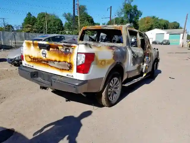 1N6AA1E5XJN507503 2018 NISSAN TITAN SV-3
