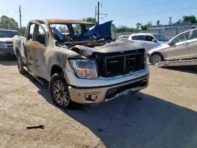 1N6AA1E5XJN507503 2018 NISSAN TITAN SV-0