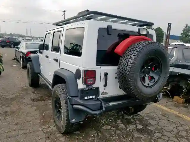 1C4BJWEG9DL575832 2013 JEEP WRANGLER UNLIMITED SAHARA-2