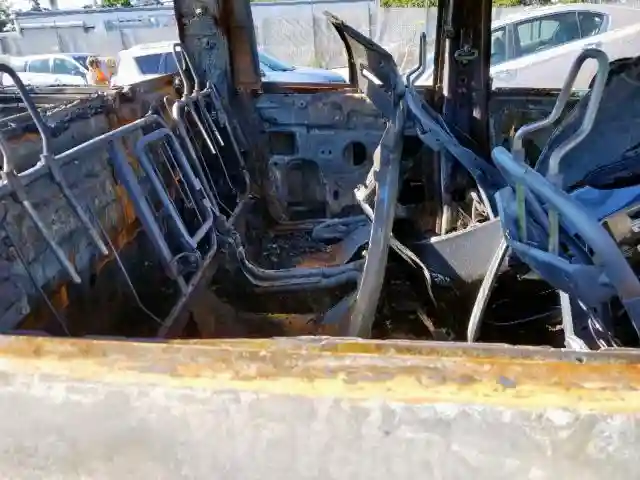 1N6AA1E5XJN507503 2018 NISSAN TITAN SV-5