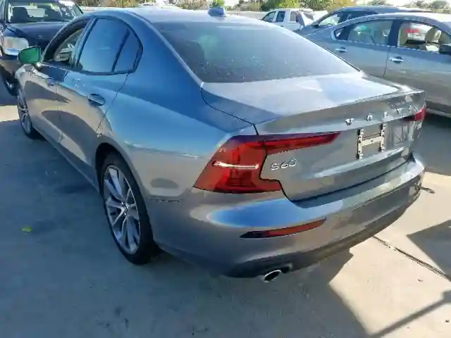 7JR102FK1KG00998 2019 VOLVO S60 T5-2