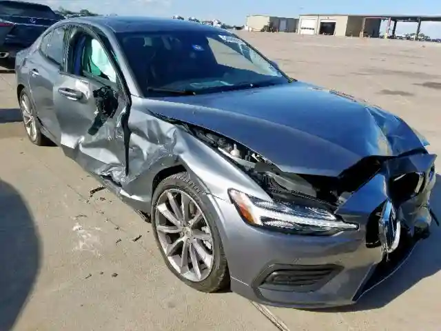 7JR102FK1KG00998 2019 VOLVO S60 T5-0