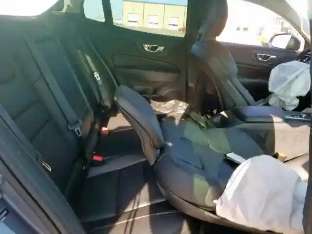 7JR102FK1KG00998 2019 VOLVO S60 T5-5