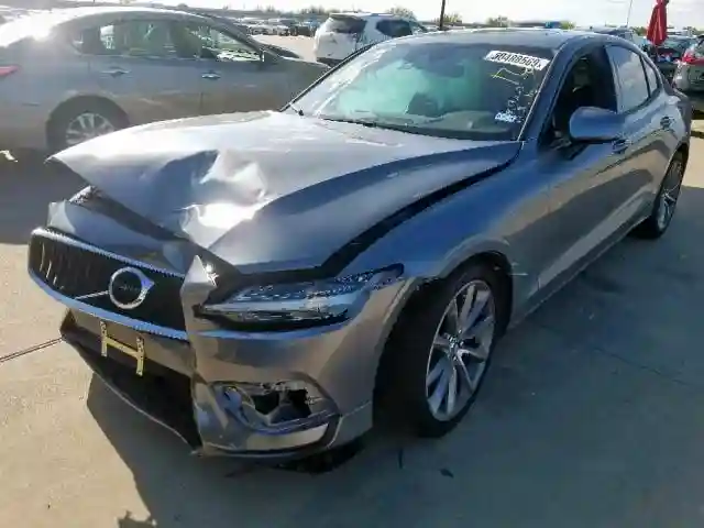 7JR102FK1KG00998 2019 VOLVO S60 T5-1