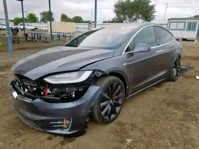 5YJXCBE48JF087145 2018 TESLA MODEL X-1