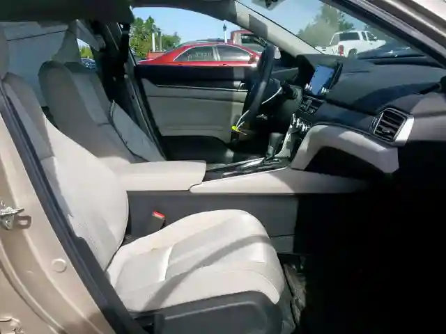 1HGCV1F44KA091741 2019 HONDA ACCORD EX-4