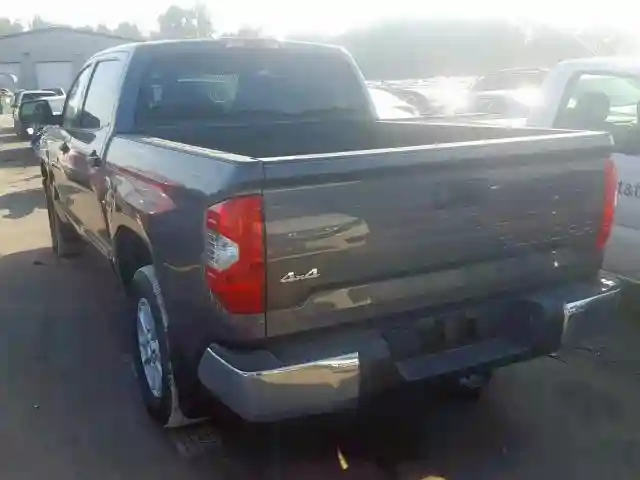 5TFDM5F1XJX076742 2018 TOYOTA TUNDRA CREWMAX SR5-2