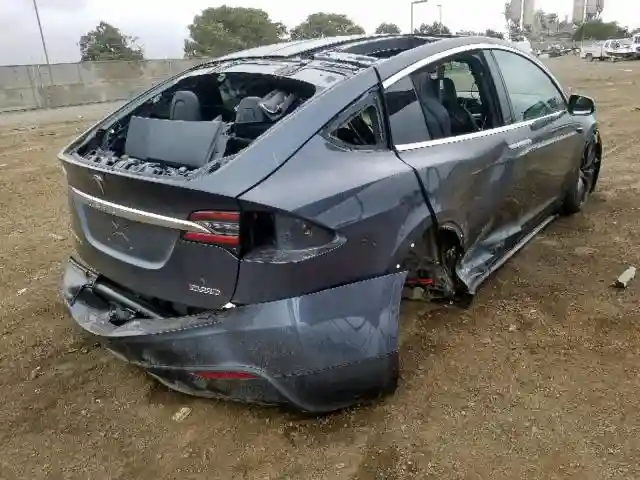 5YJXCBE48JF087145 2018 TESLA MODEL X-3
