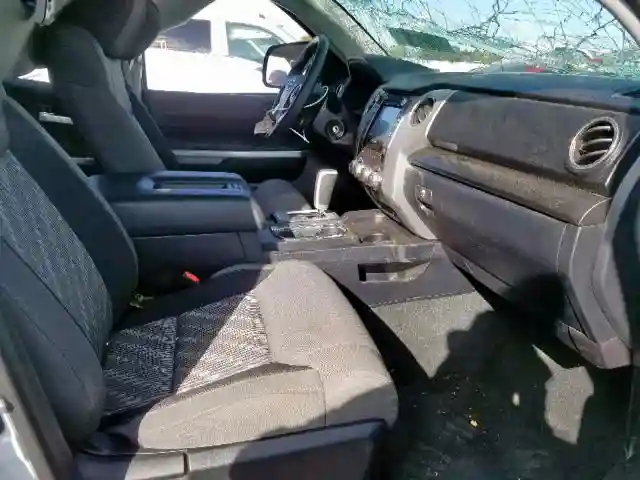 5TFUY5F16KX825915 2019 TOYOTA TUNDRA DOUBLE CAB SR/SR5-4