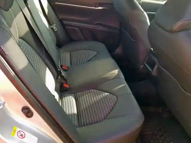 JTNB11HK9J3037111 2018 TOYOTA CAMRY L-5