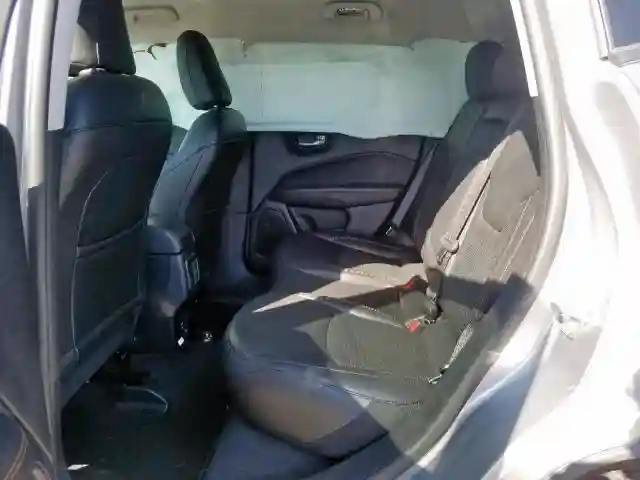 3C4NJDCB2KT656276 2019 JEEP COMPASS LIMITED-5