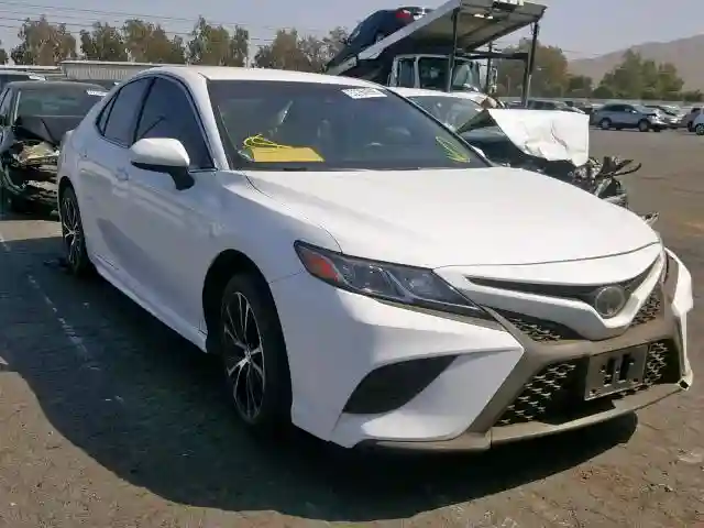 4T1B11HK5JU061996 2018 TOYOTA CAMRY L-0